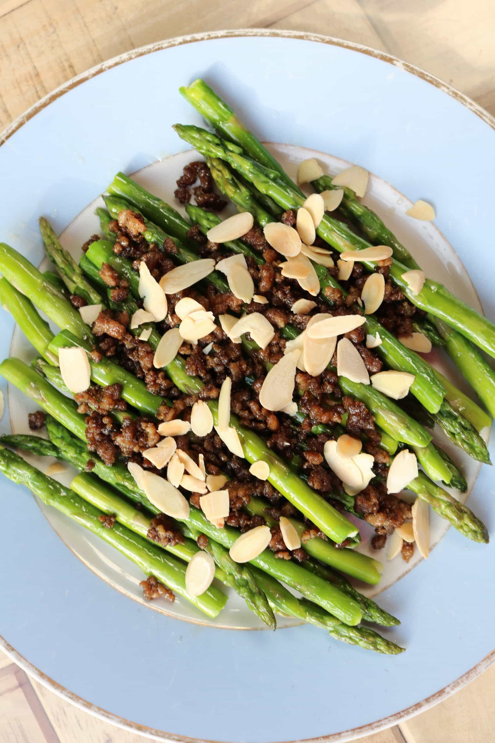 asparagus with meat and almonds