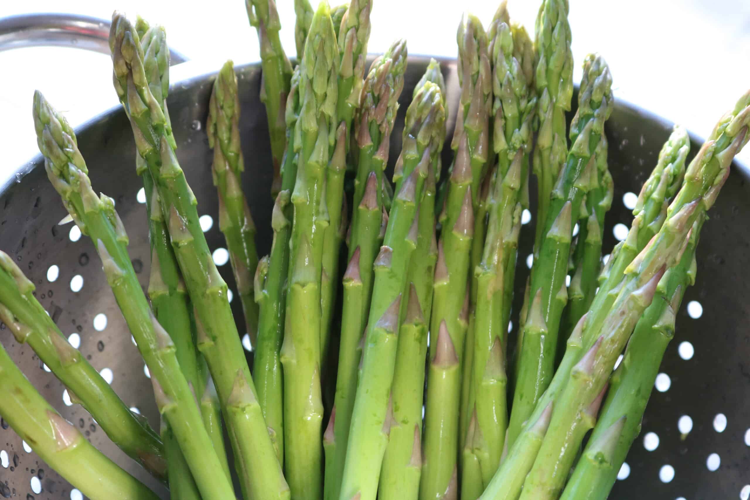 washed trimmed asparagus