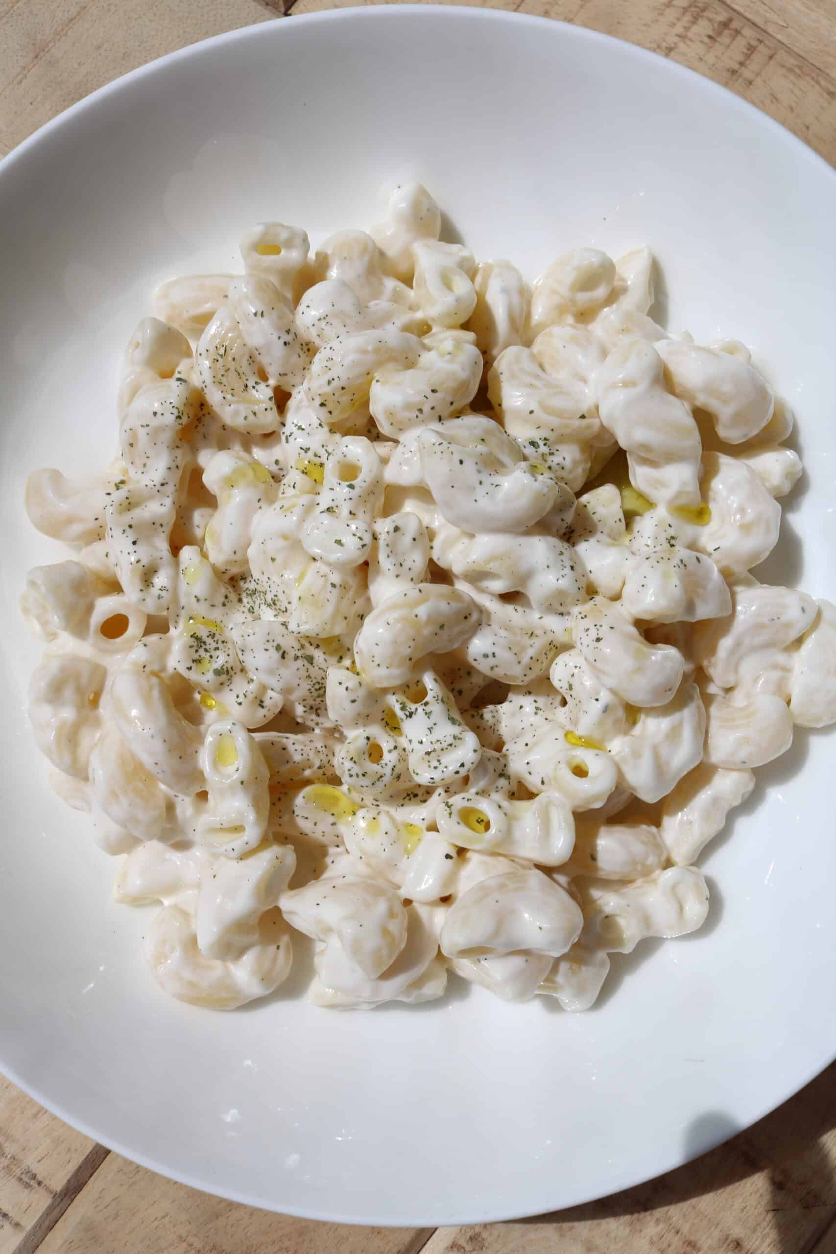 pasta with yoghurt, garlic and mint