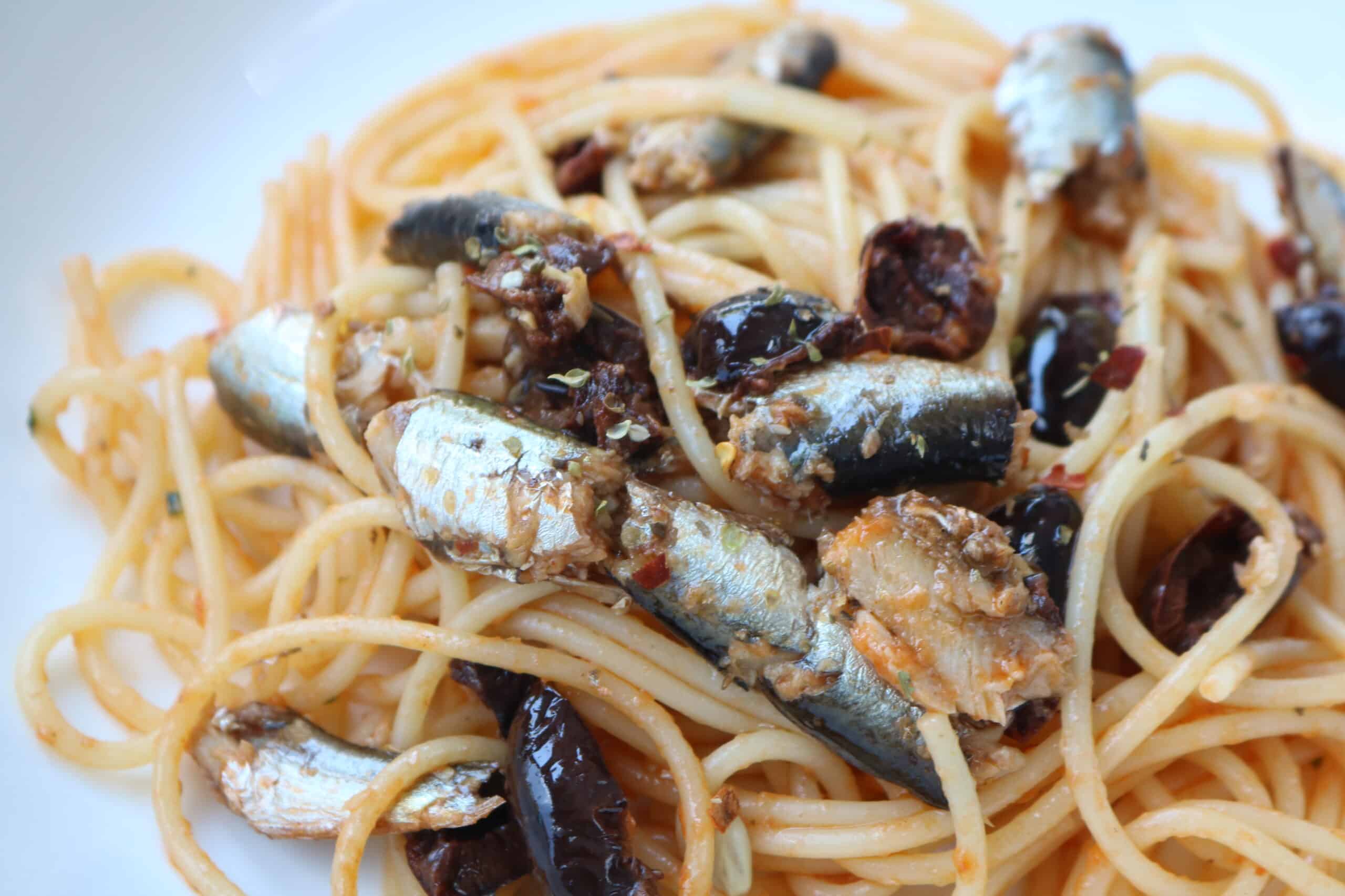 Pasta with sardines and olives