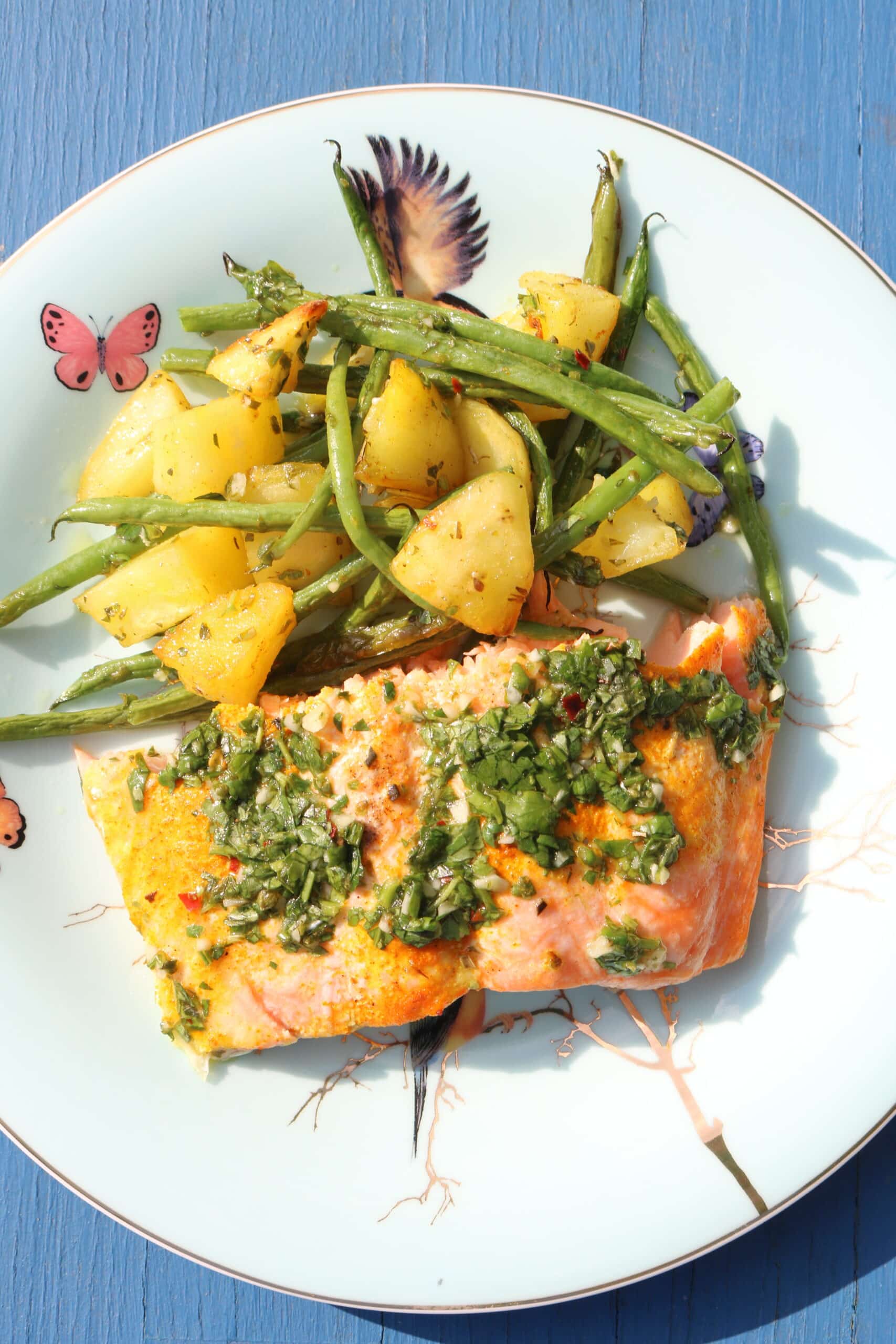 herb roasted salmon with potatoes and extra fine green beans
