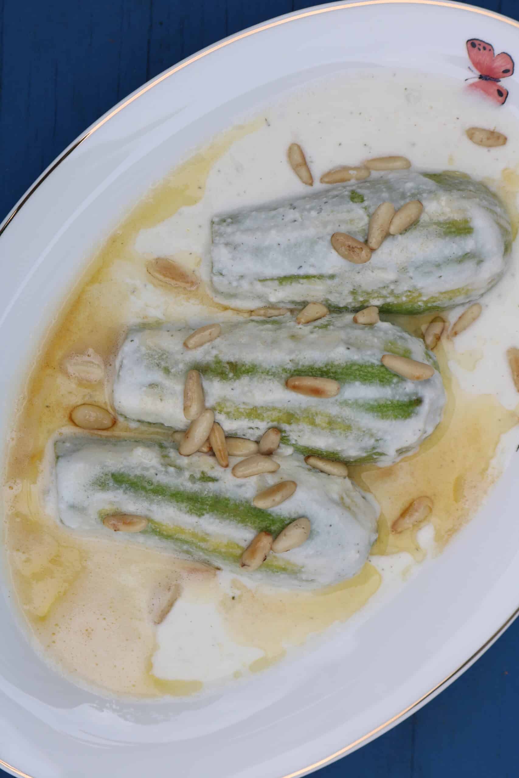 stuffed zucchini in yoghurt sauce