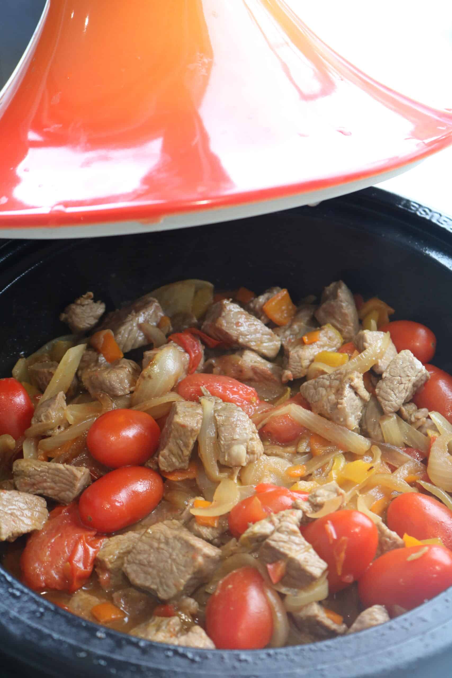 meat and tomato stir fry with peppers and chilli