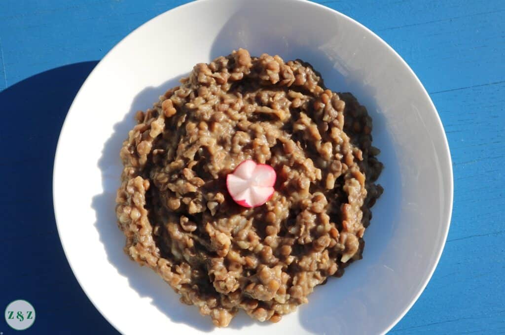 mujadara makhbousa or messy lentils
