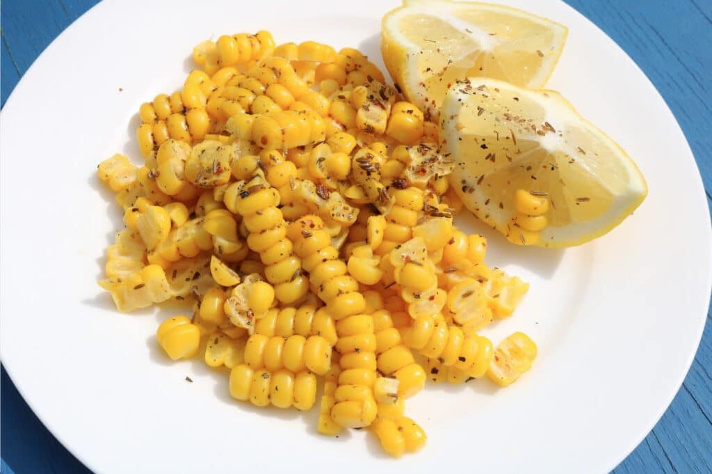 Loose corn with lemon