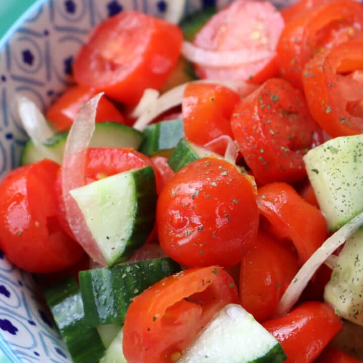 Okra In Tomato Sauce - Vegan Lebanese Recipes by Zaatar and Zaytoun