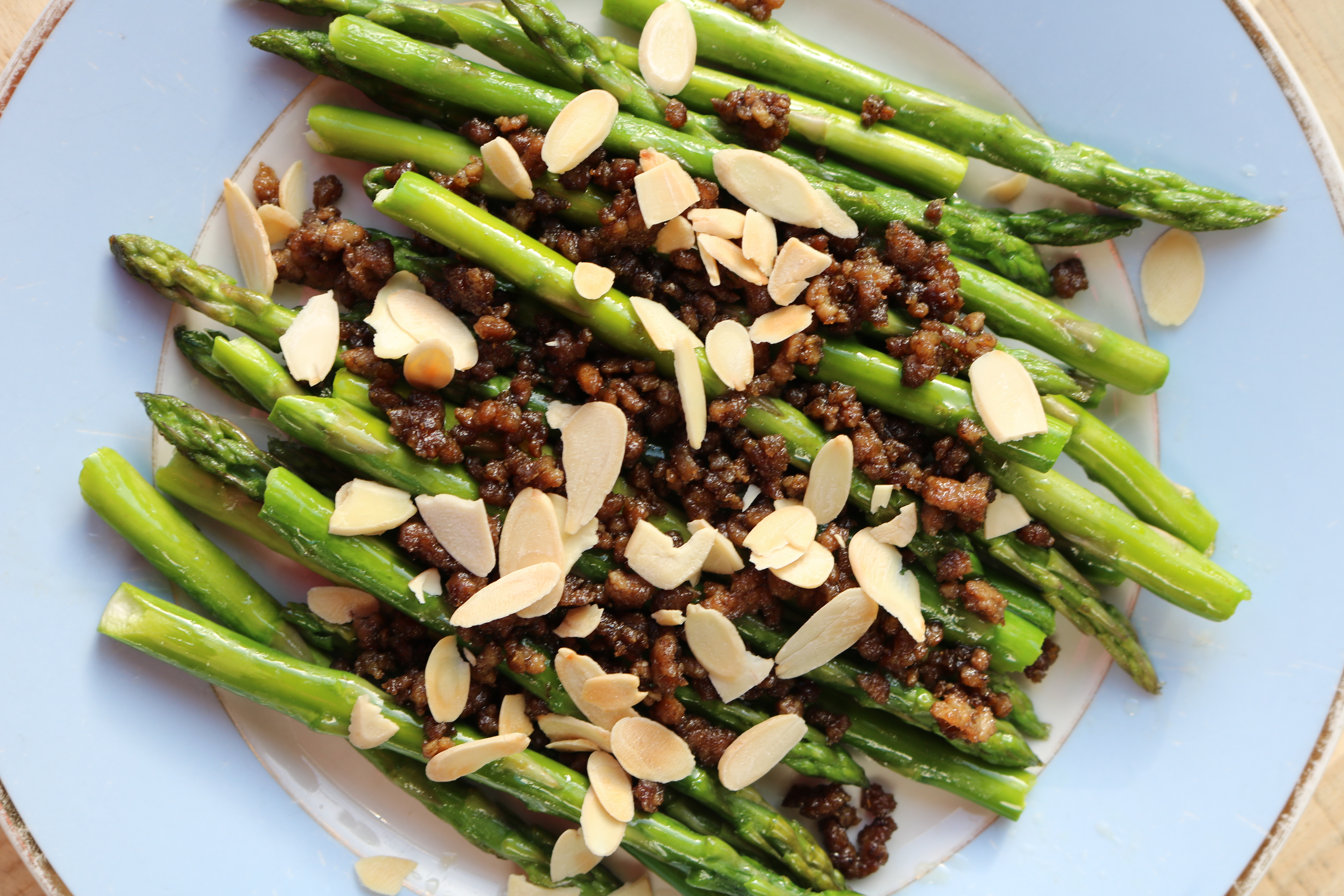 asparagus with meat and almonds