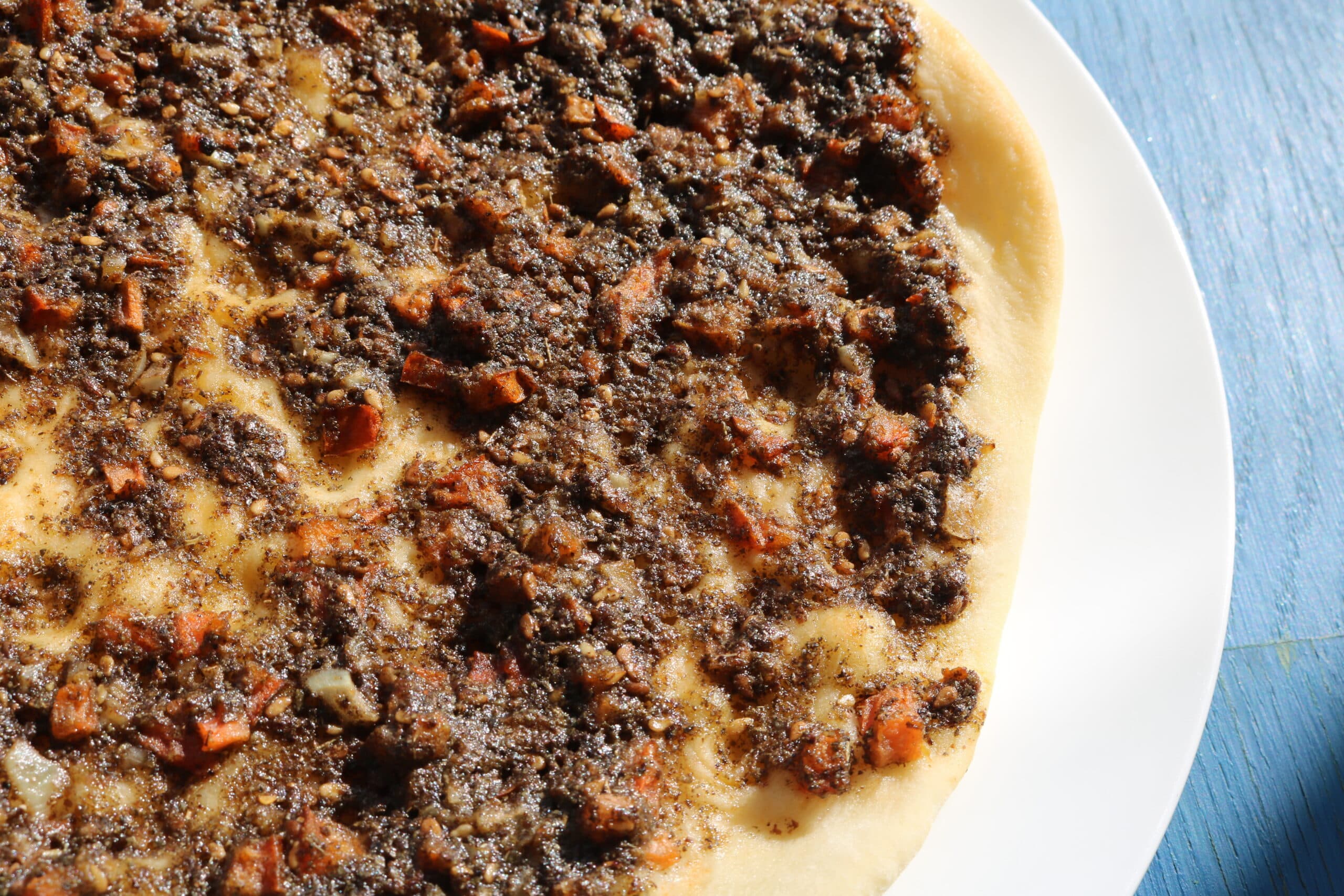 zaatar tomato manoushe